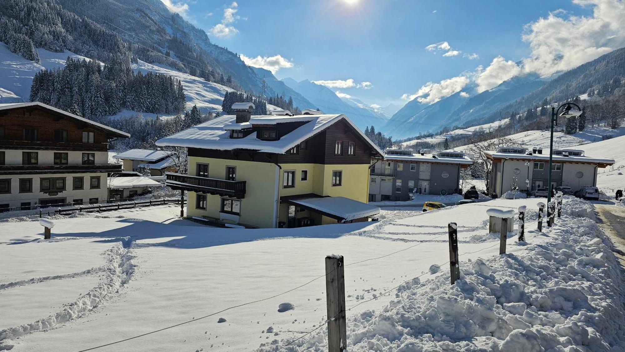 Ferienhaus Alpenrose บรุค อันแดร์ โกรสส์กลอคเนอร์ชตราสเซอ ภายนอก รูปภาพ