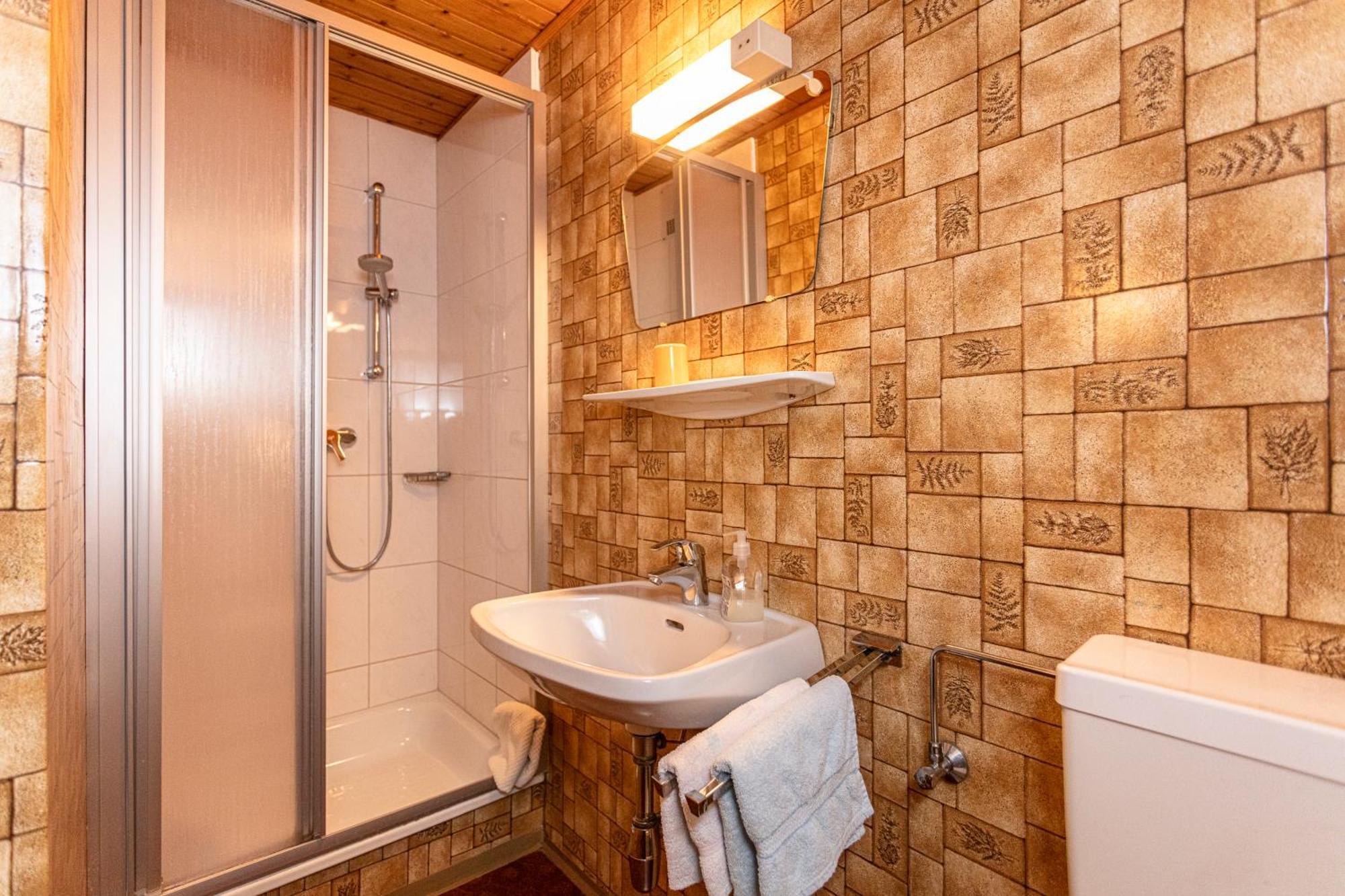 Ferienhaus Alpenrose บรุค อันแดร์ โกรสส์กลอคเนอร์ชตราสเซอ ภายนอก รูปภาพ